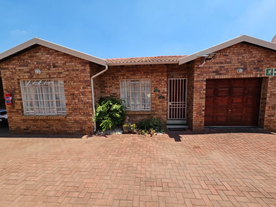 3 Bedroom Property for Sale in New Redruth Gauteng