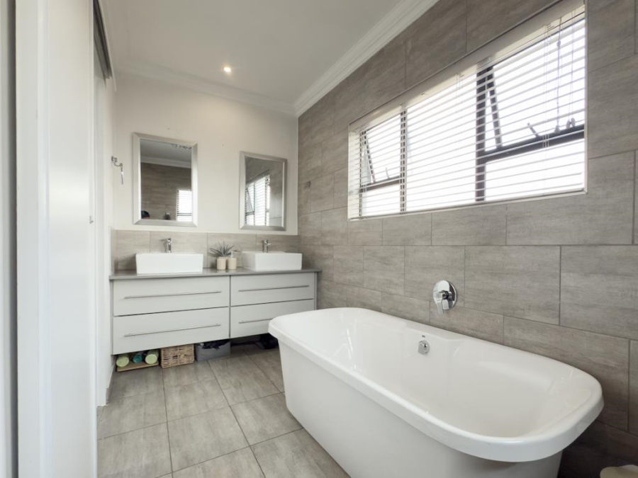 To Let 3 Bedroom Property for Rent in Midstream Hill Gauteng