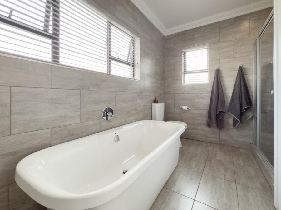 To Let 3 Bedroom Property for Rent in Midstream Hill Gauteng