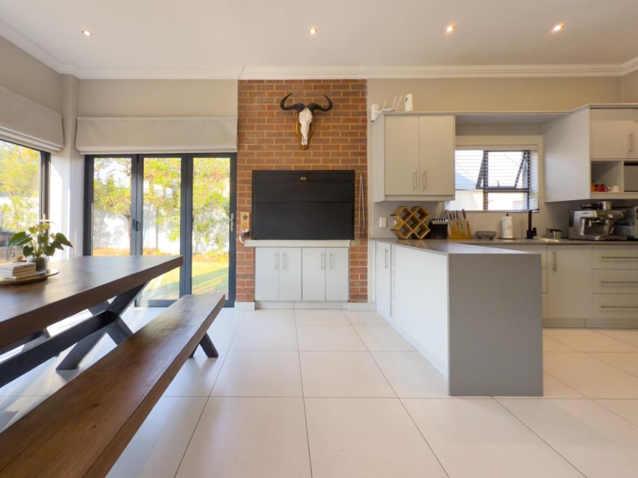 To Let 3 Bedroom Property for Rent in Midstream Hill Gauteng