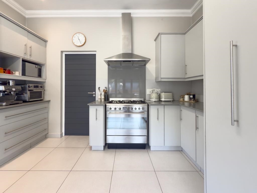 To Let 3 Bedroom Property for Rent in Midstream Hill Gauteng