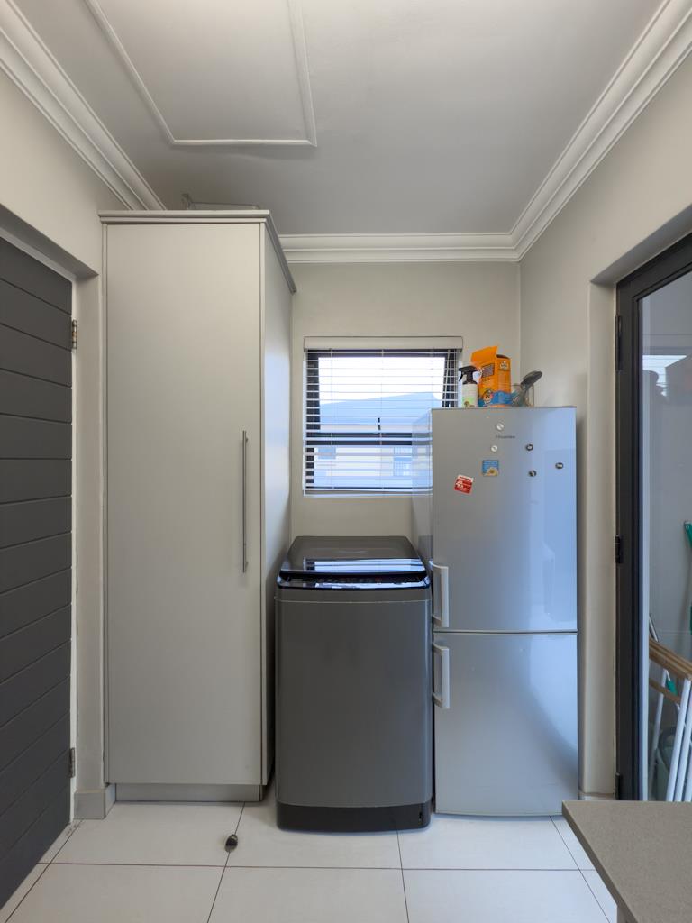 To Let 3 Bedroom Property for Rent in Midstream Hill Gauteng