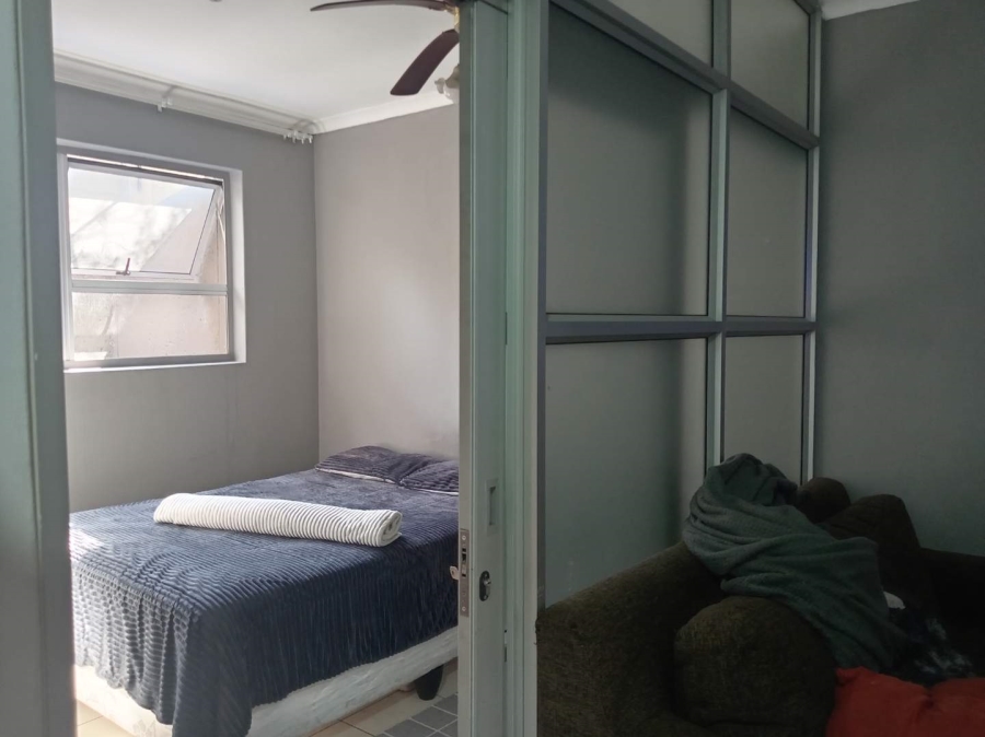 To Let 1 Bedroom Property for Rent in Cyrildene Gauteng
