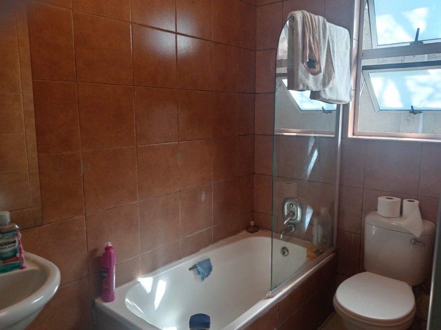 To Let 1 Bedroom Property for Rent in Cyrildene Gauteng