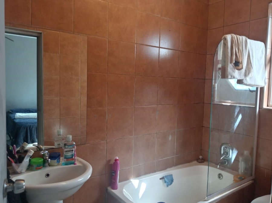 To Let 1 Bedroom Property for Rent in Cyrildene Gauteng