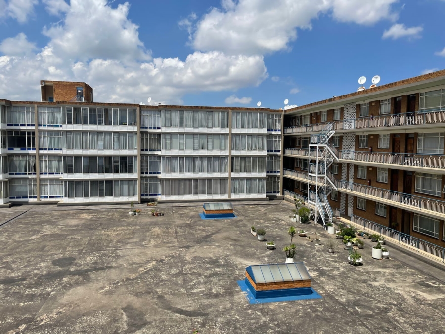 1 Bedroom Property for Sale in Florida Park Gauteng