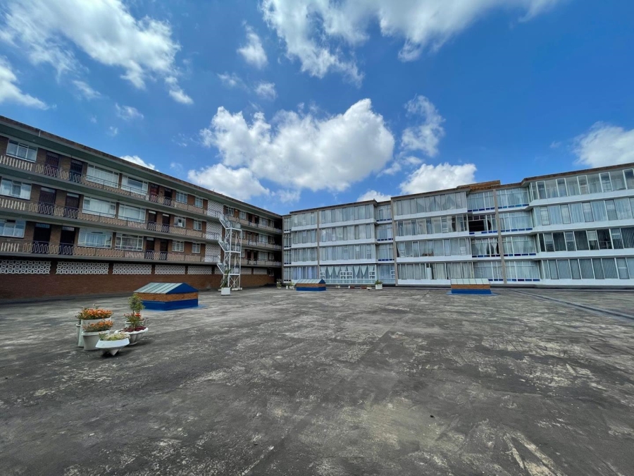 1 Bedroom Property for Sale in Florida Park Gauteng