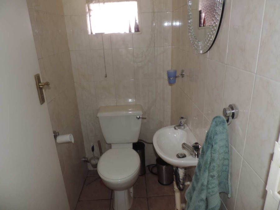 2 Bedroom Property for Sale in Brackenhurst Gauteng