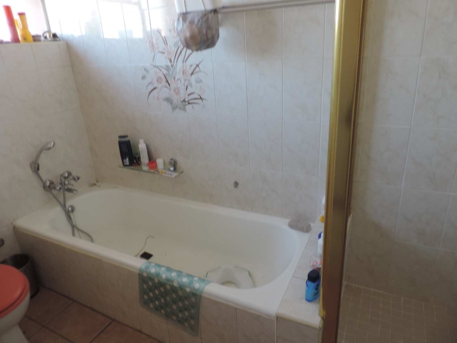2 Bedroom Property for Sale in Brackenhurst Gauteng
