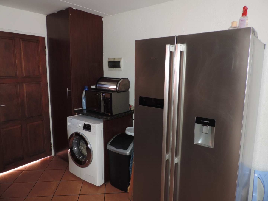 2 Bedroom Property for Sale in Albertsdal Gauteng