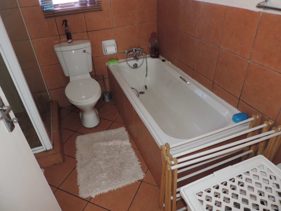 2 Bedroom Property for Sale in Albertsdal Gauteng