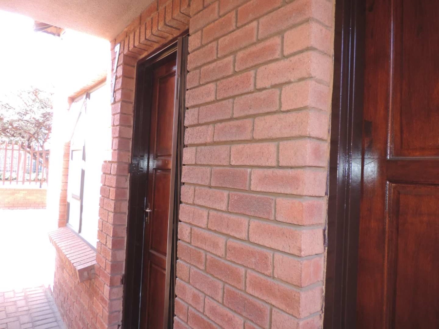 2 Bedroom Property for Sale in Albertsdal Gauteng