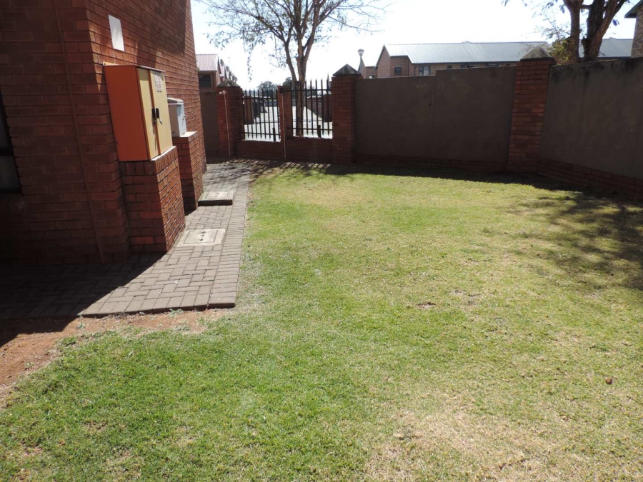 2 Bedroom Property for Sale in Albertsdal Gauteng
