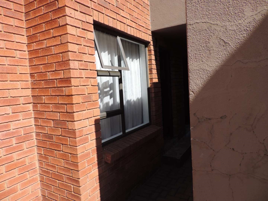 2 Bedroom Property for Sale in Albertsdal Gauteng