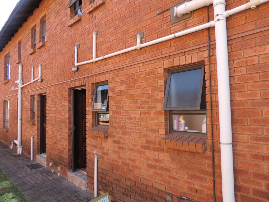 2 Bedroom Property for Sale in Albertsdal Gauteng