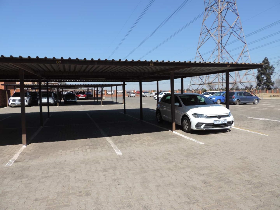2 Bedroom Property for Sale in Albertsdal Gauteng