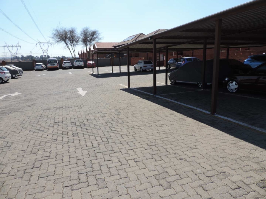 2 Bedroom Property for Sale in Albertsdal Gauteng