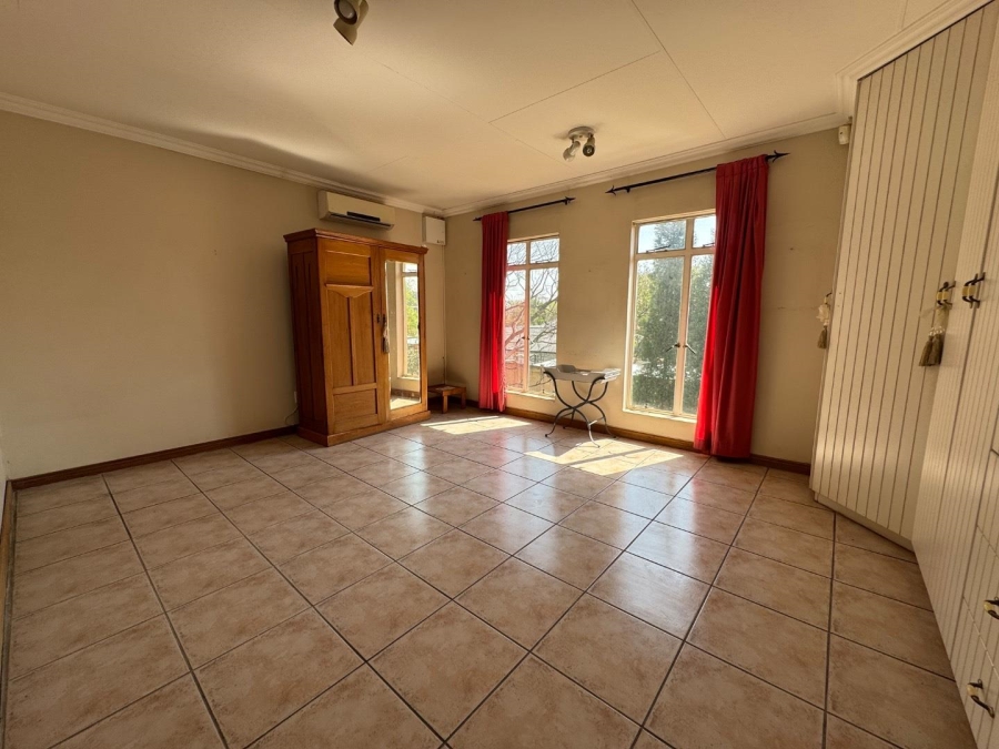 6 Bedroom Property for Sale in Waterkloof Gauteng