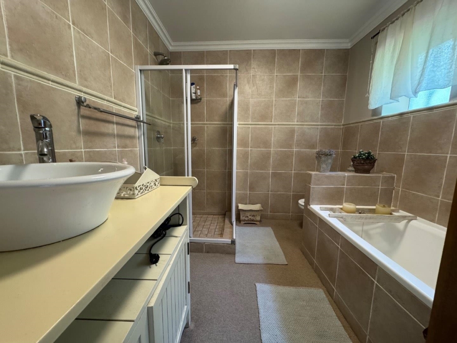 6 Bedroom Property for Sale in Waterkloof Gauteng