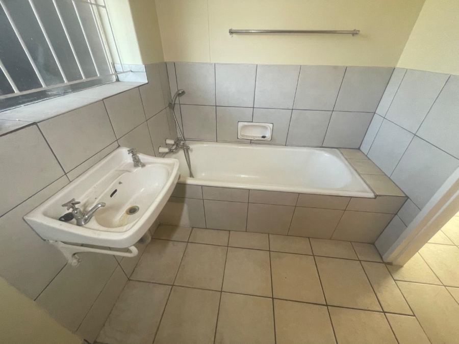 2 Bedroom Property for Sale in Rhodesfield Gauteng