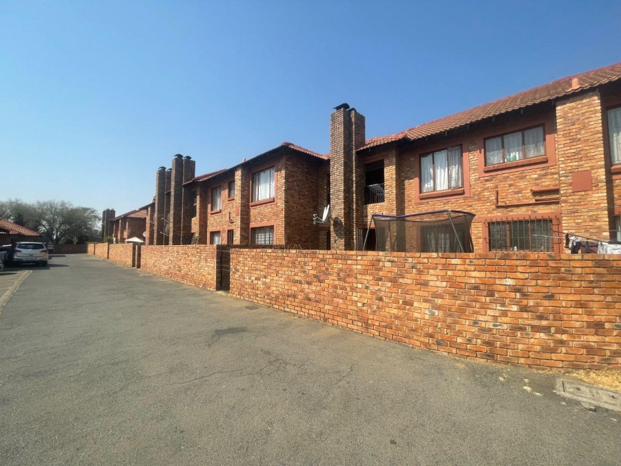 3 Bedroom Property for Sale in Edleen Gauteng