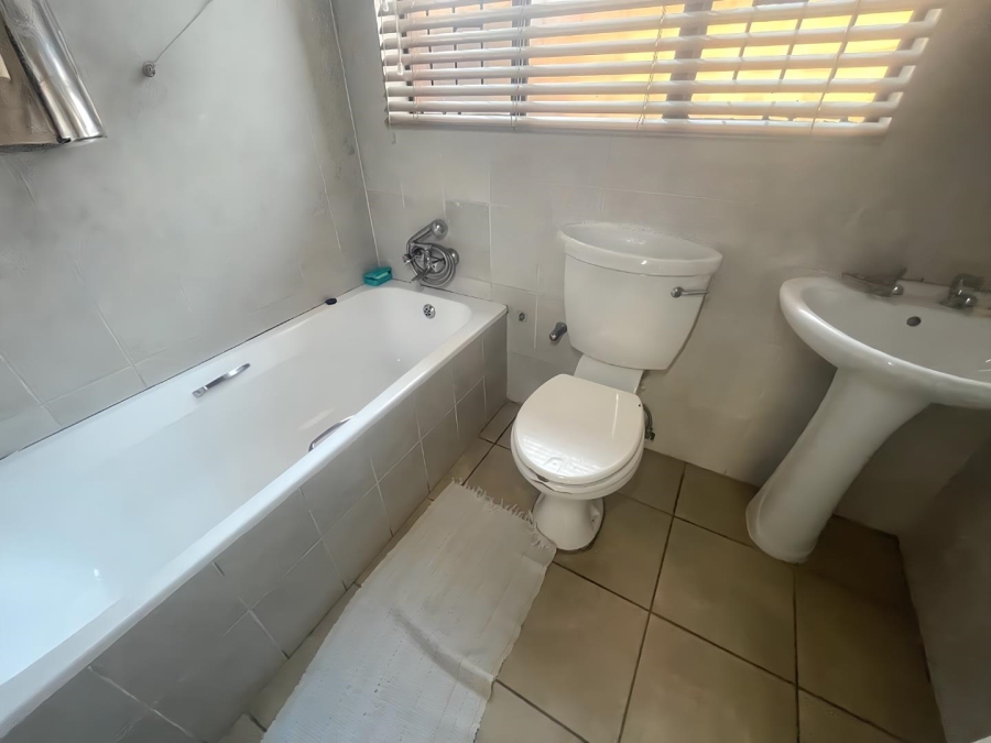3 Bedroom Property for Sale in Edleen Gauteng