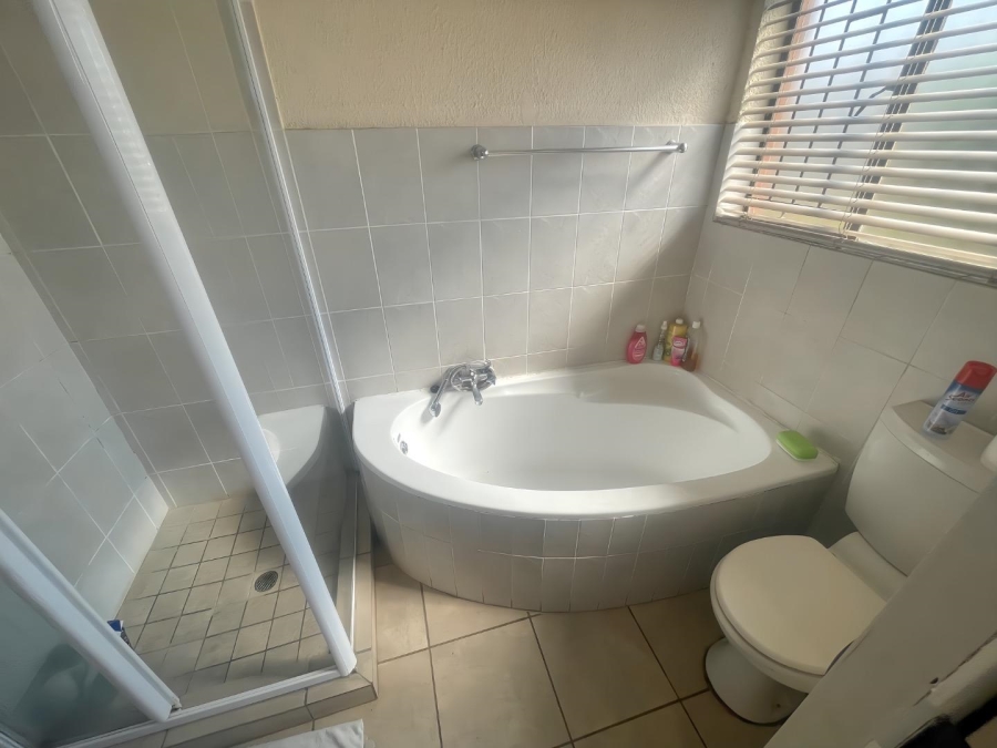 3 Bedroom Property for Sale in Edleen Gauteng