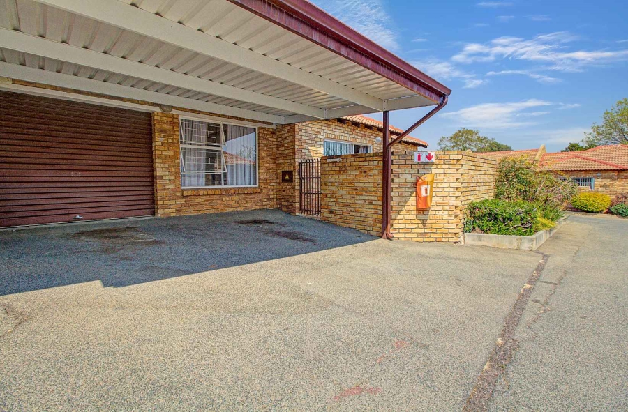 2 Bedroom Property for Sale in Wilgeheuwel Gauteng