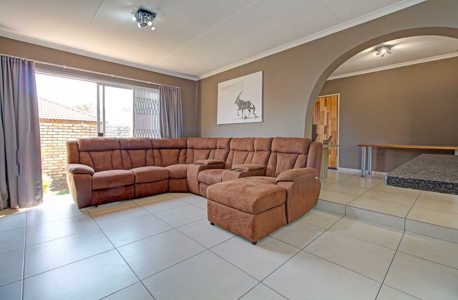 2 Bedroom Property for Sale in Wilgeheuwel Gauteng