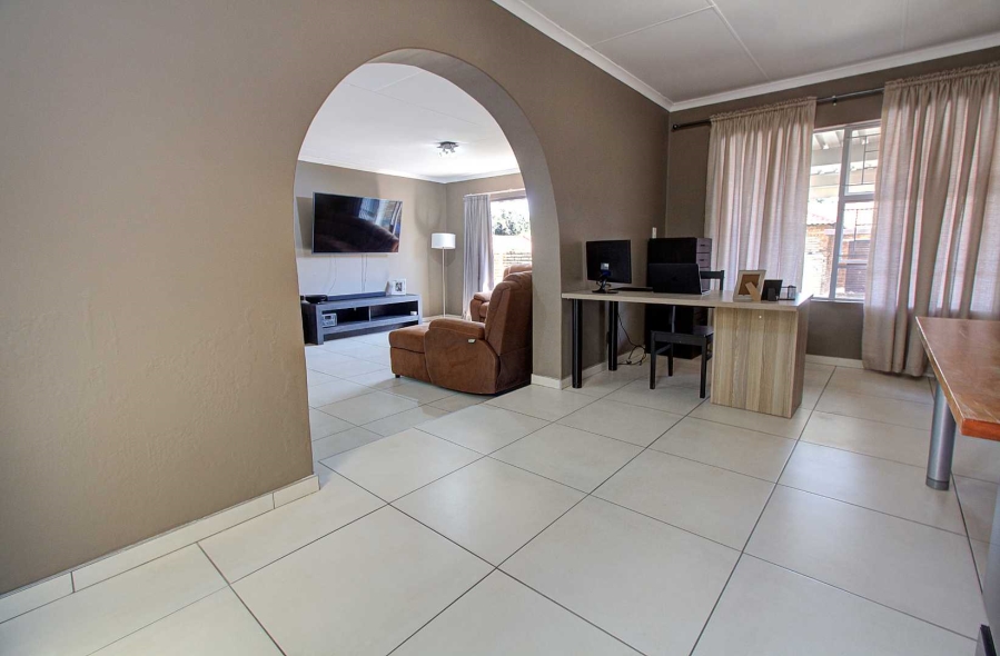 2 Bedroom Property for Sale in Wilgeheuwel Gauteng