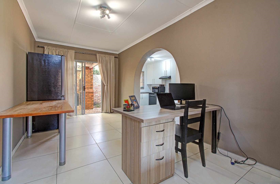 2 Bedroom Property for Sale in Wilgeheuwel Gauteng