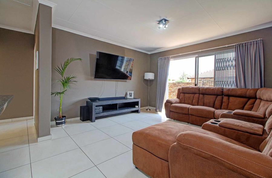 2 Bedroom Property for Sale in Wilgeheuwel Gauteng