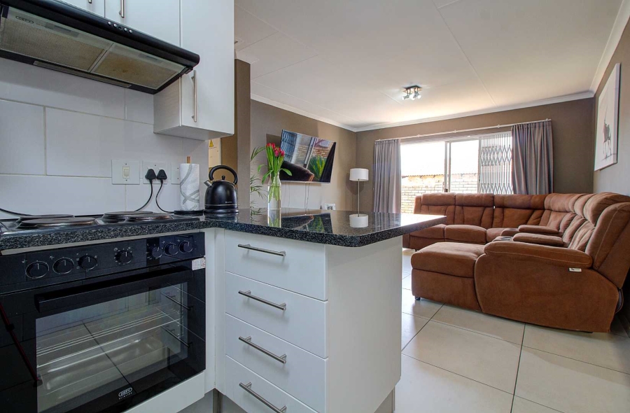 2 Bedroom Property for Sale in Wilgeheuwel Gauteng