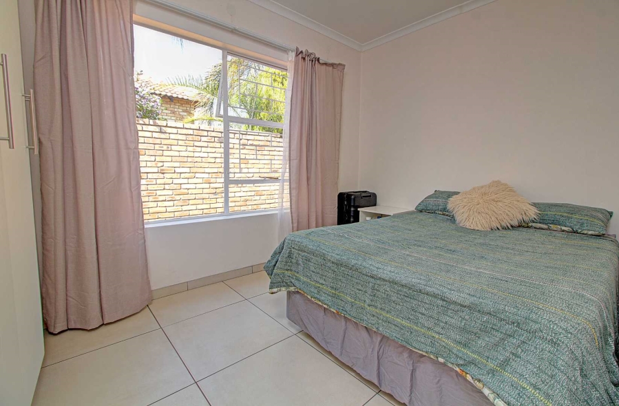 2 Bedroom Property for Sale in Wilgeheuwel Gauteng