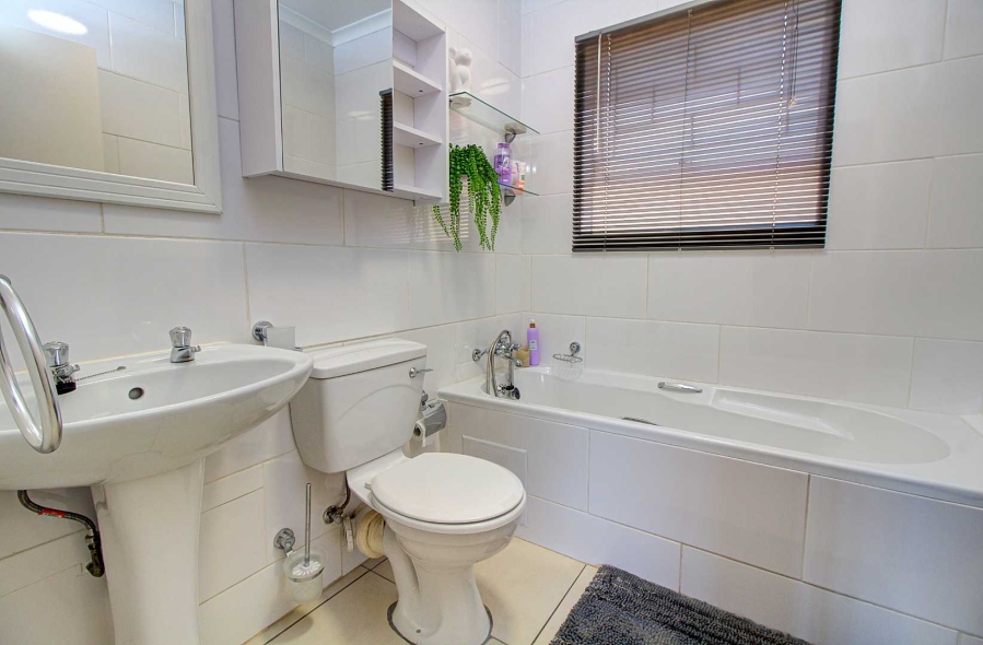 2 Bedroom Property for Sale in Wilgeheuwel Gauteng