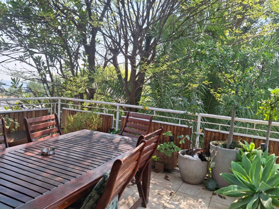 To Let 3 Bedroom Property for Rent in Sandhurst Gauteng