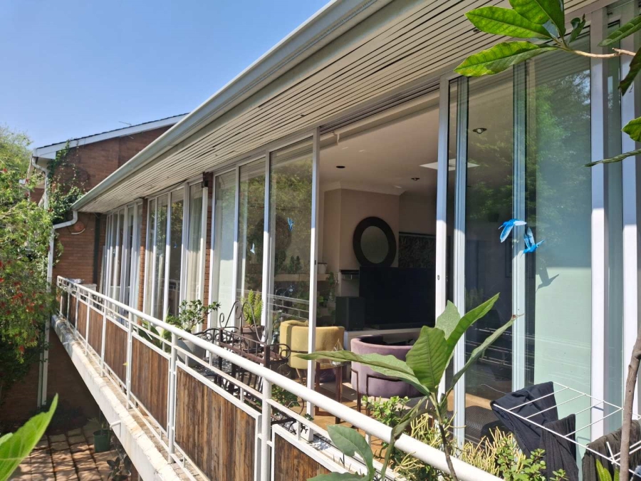 To Let 3 Bedroom Property for Rent in Sandhurst Gauteng