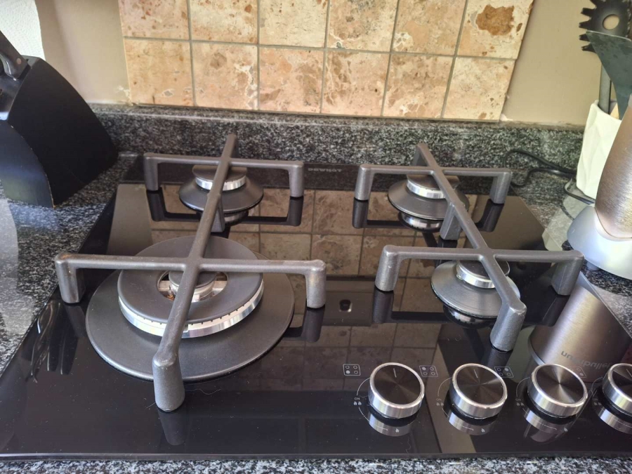 To Let 3 Bedroom Property for Rent in Sandhurst Gauteng