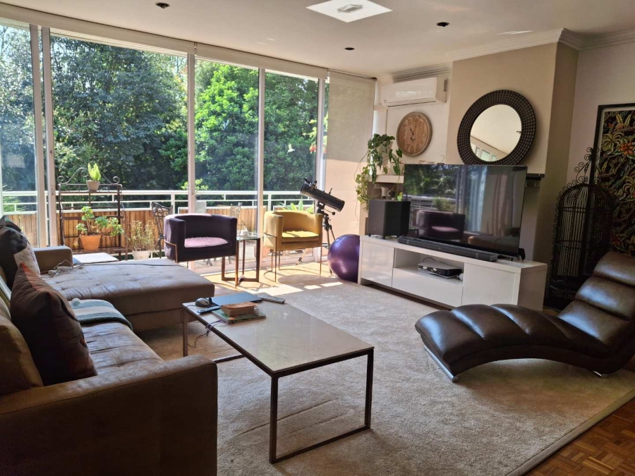 To Let 3 Bedroom Property for Rent in Sandhurst Gauteng