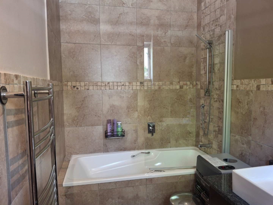 To Let 3 Bedroom Property for Rent in Sandhurst Gauteng