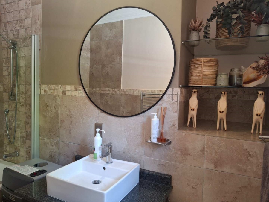 To Let 3 Bedroom Property for Rent in Sandhurst Gauteng