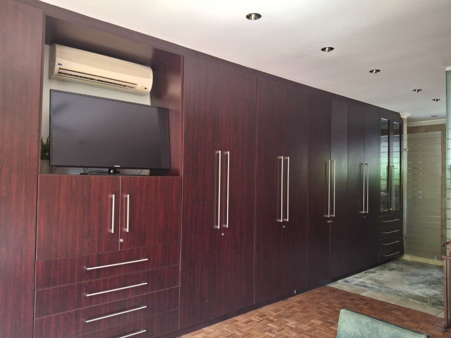 To Let 3 Bedroom Property for Rent in Sandhurst Gauteng