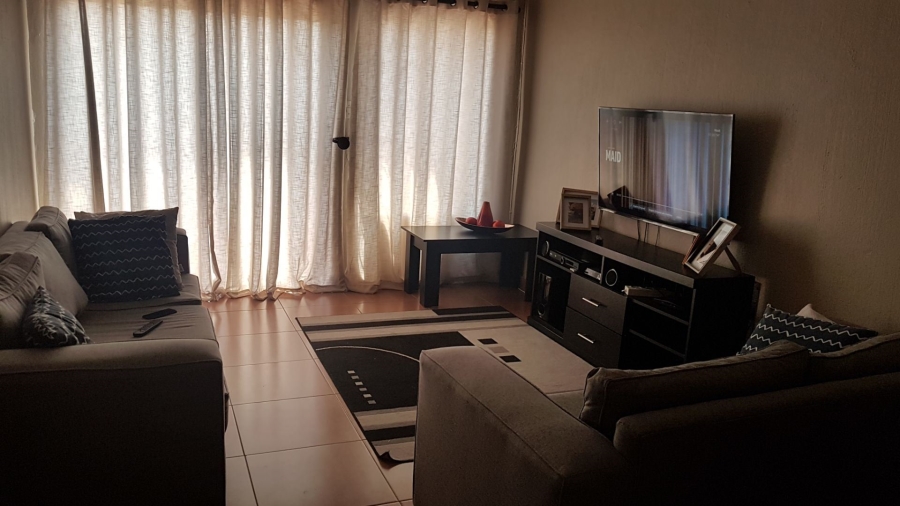 To Let 3 Bedroom Property for Rent in Garsfontein Gauteng