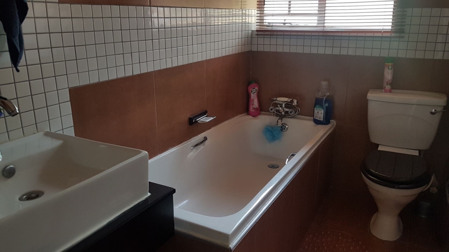 To Let 3 Bedroom Property for Rent in Garsfontein Gauteng