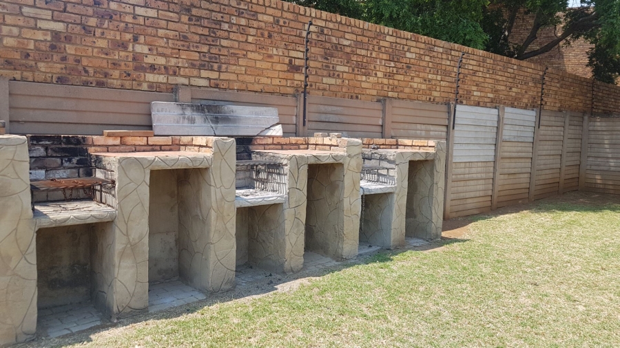 To Let 3 Bedroom Property for Rent in Garsfontein Gauteng
