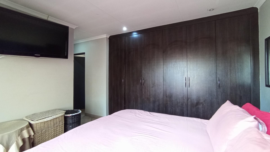 3 Bedroom Property for Sale in Rua Vista Gauteng
