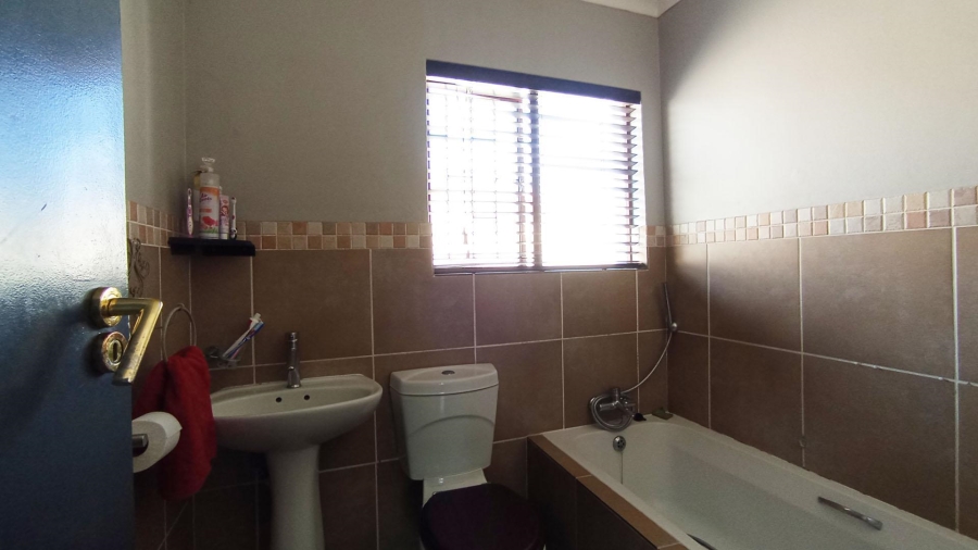 3 Bedroom Property for Sale in Rua Vista Gauteng