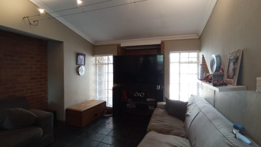 4 Bedroom Property for Sale in Eldoraigne Gauteng