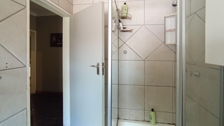 4 Bedroom Property for Sale in Eldoraigne Gauteng