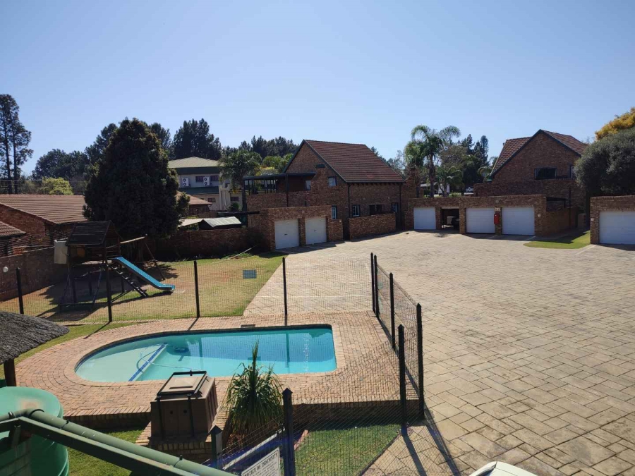 3 Bedroom Property for Sale in Die Hoewes Gauteng